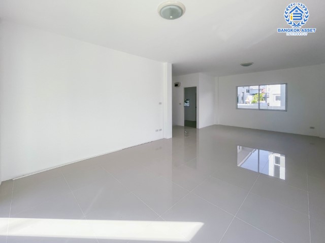 *****บ้านเดี่ยวมือสอง ม.แพลทฟอร์มออคิดพาร์ค บางนา-ตราด เนื้อที่ 56.2 ตร.ว. ฟังก์ชัน 3 ห้องนอน 2 ห้องน้ำ 2 ที่จอด บนทำเลเดินทางสะดวก เชื่อมต่อถนนบางนา-ตราด เข้าเมืองสะดวก ใกล้จุดขึ้นทางด่วน "บูรพาวิถี"